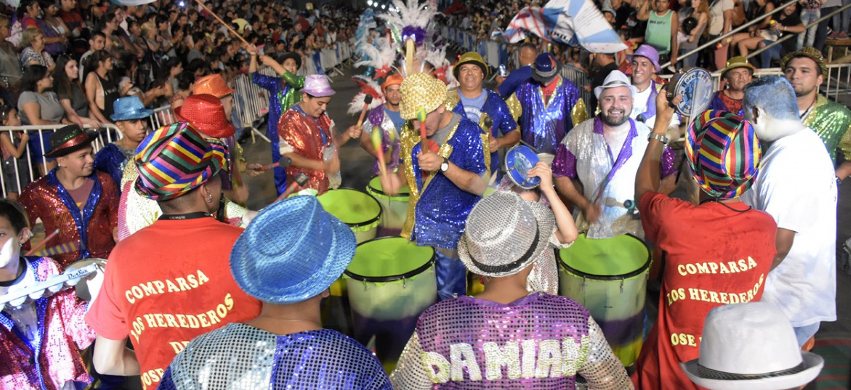 Brown vibró con el ritmo y color de carnaval municipal